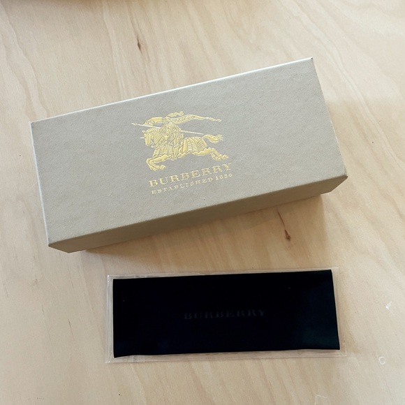 Burberry Box & Cleaning Cloth for Sunglasses - Picture 1 of 5